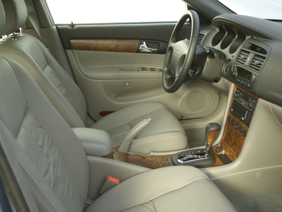  Chevrolet Evanda 2004 года  (фото 8 из 16)